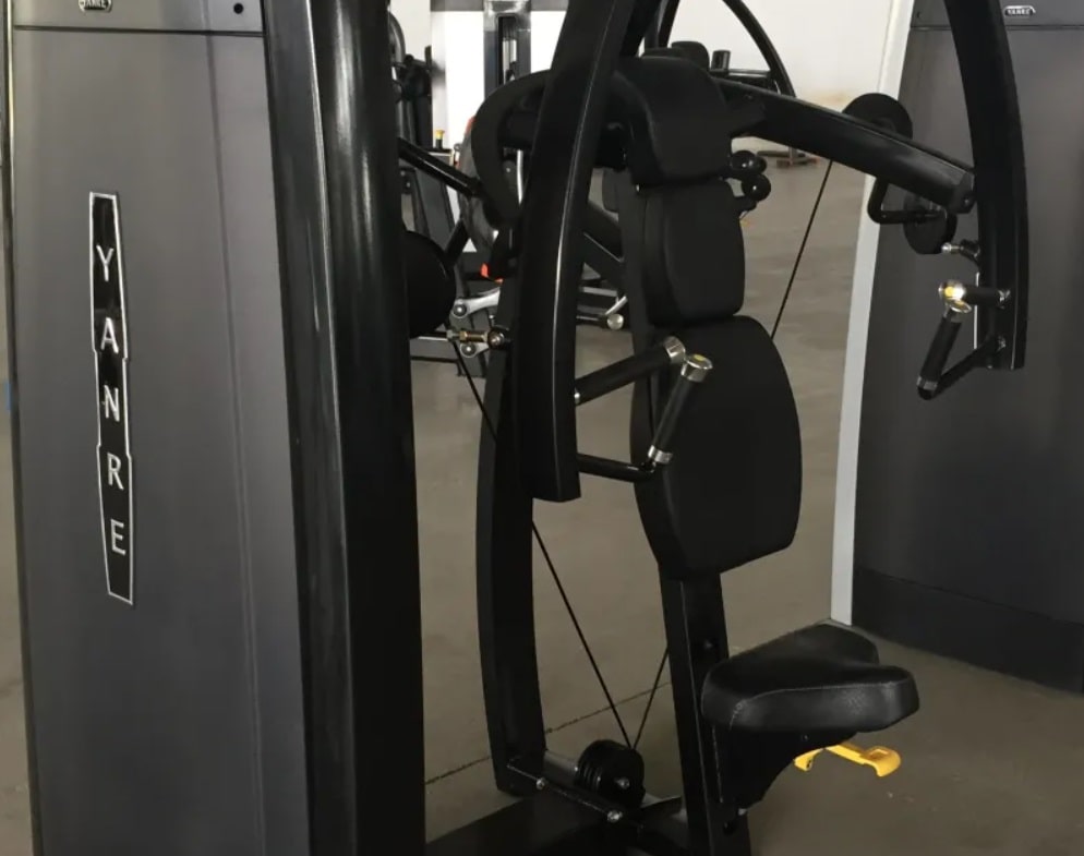 Declino Chest Press Machine 22