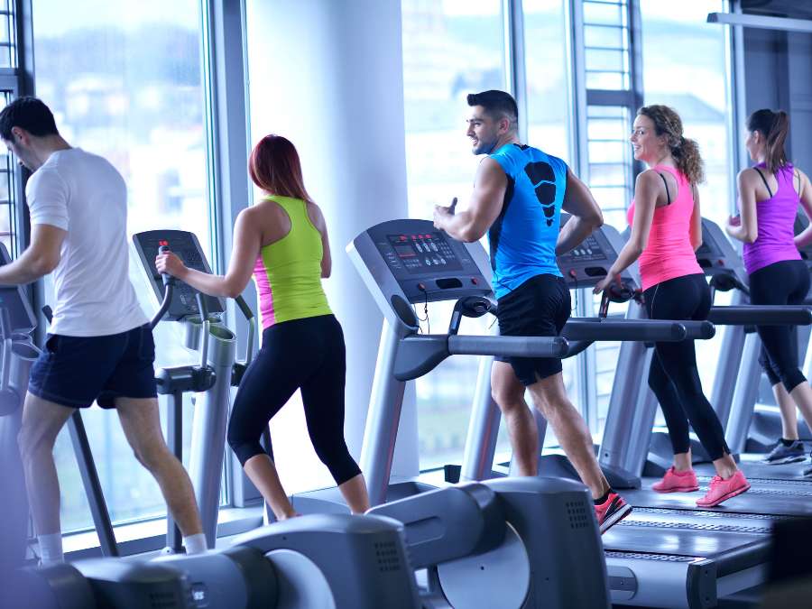 Best Time To Do Cardio: Before Or After Lifting Weights? 4 Best Time To Do Cardio: Before Or After Lifting Weights? 4