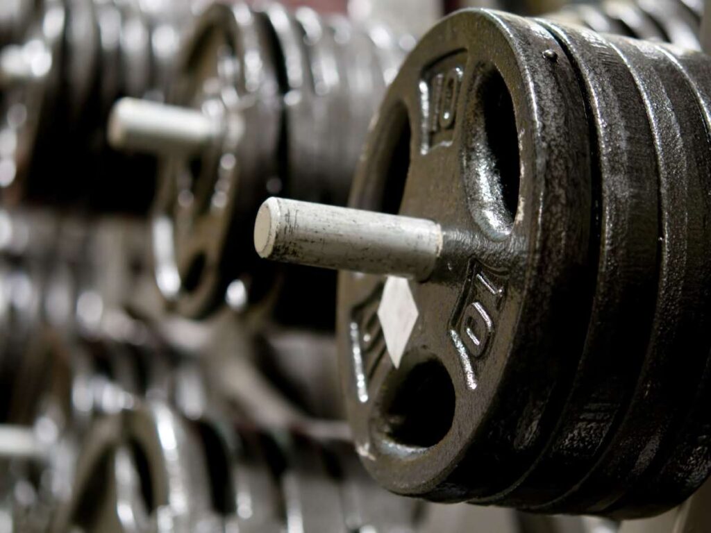 Smith Machines Vs Free Weights: What'S The Difference 2 Smith Machines Vs Free Weights: What'S The Difference 2